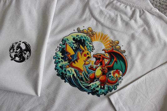 T-shirt oversize Pokémon personnalisable - Pikachu vs Dracaufeu